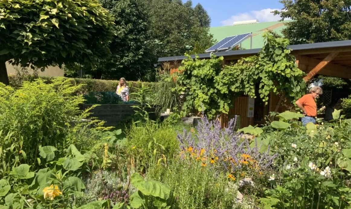 Grillfest im Garten der Achterbahn